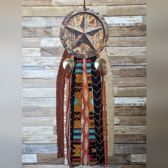 NWT Handcrafted Rustic Metal Star With Conchos Feathers & Multi Colored Trim - Picture 1 of 8
